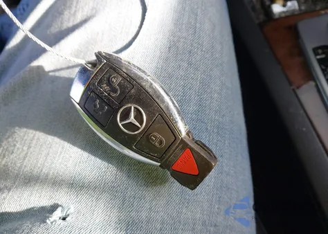 2010 Mercedes-Benz Glk 350 4Matic z USA, uszkodzony, nr VIN WDCGG8HB9AF427166